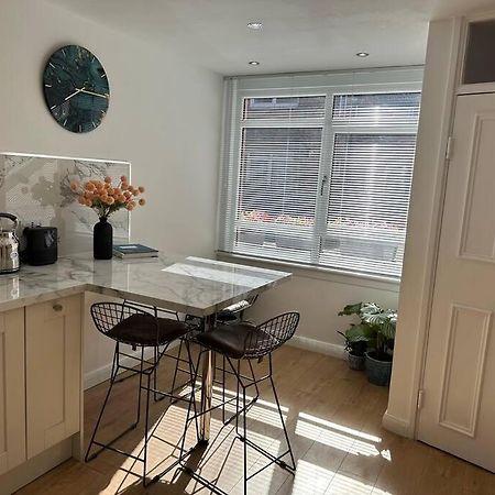 Stylish, Smart & Fun 4 Bed Home 런던 외부 사진