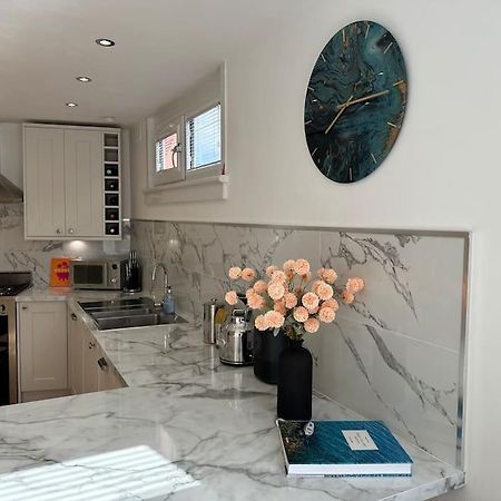Stylish, Smart & Fun 4 Bed Home 런던 외부 사진