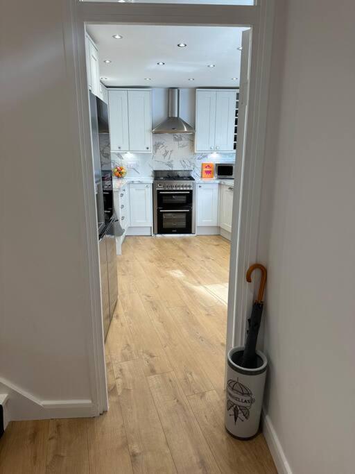 Stylish, Smart & Fun 4 Bed Home 런던 외부 사진