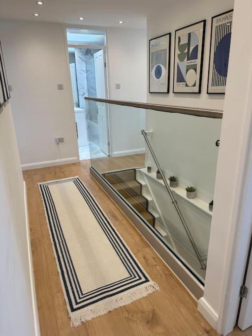 Stylish, Smart & Fun 4 Bed Home 런던 외부 사진