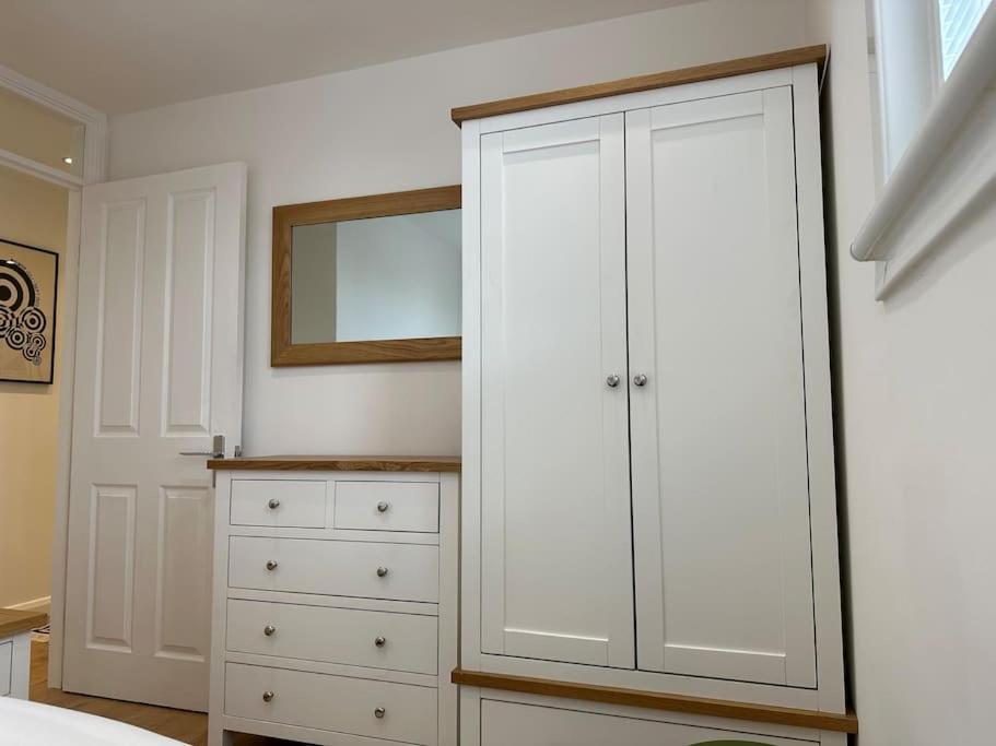 Stylish, Smart & Fun 4 Bed Home 런던 외부 사진