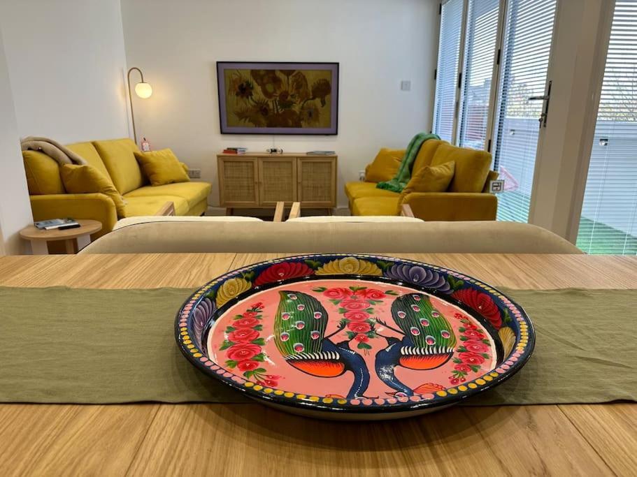 Stylish, Smart & Fun 4 Bed Home 런던 외부 사진