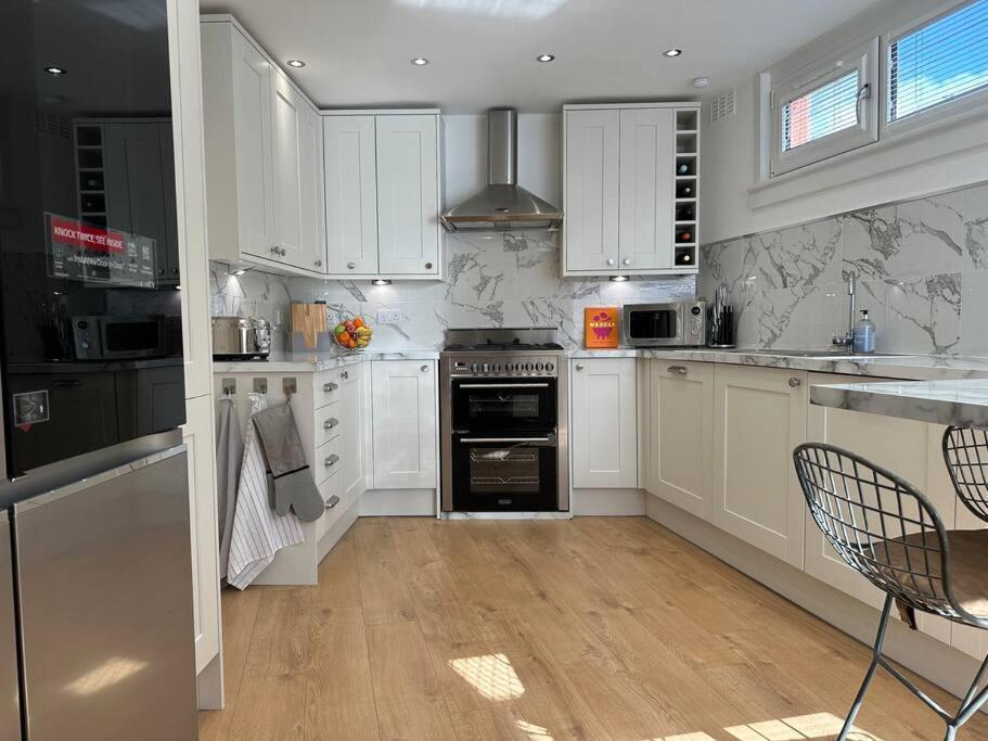 Stylish, Smart & Fun 4 Bed Home 런던 외부 사진