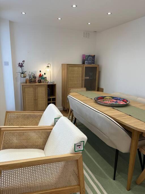 Stylish, Smart & Fun 4 Bed Home 런던 외부 사진