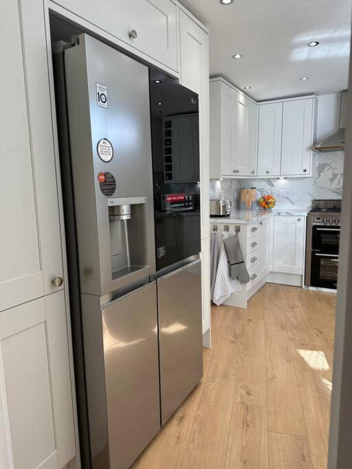 Stylish, Smart & Fun 4 Bed Home 런던 외부 사진