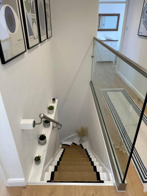 Stylish, Smart & Fun 4 Bed Home 런던 외부 사진