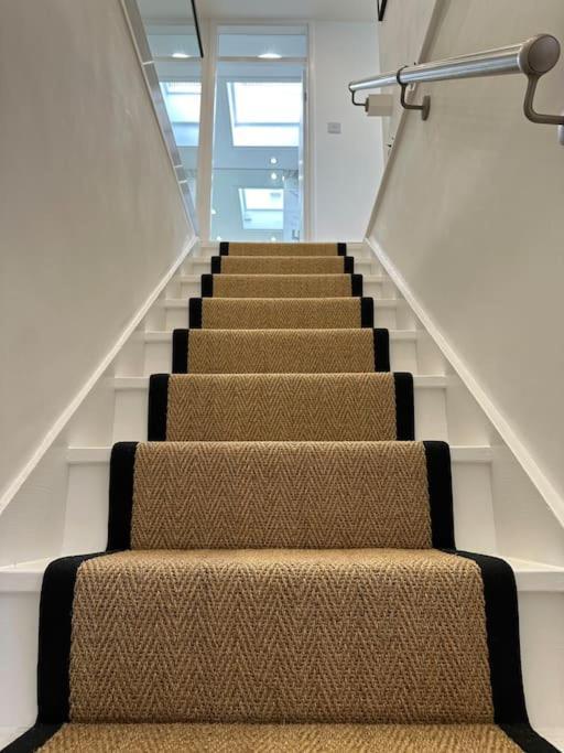 Stylish, Smart & Fun 4 Bed Home 런던 외부 사진