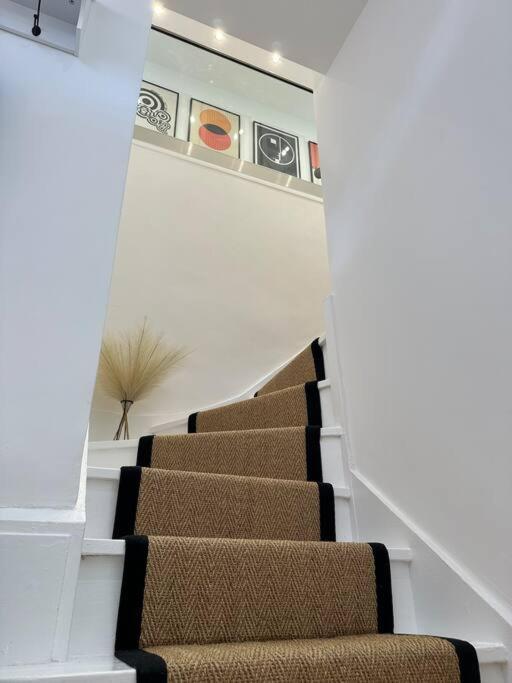 Stylish, Smart & Fun 4 Bed Home 런던 외부 사진