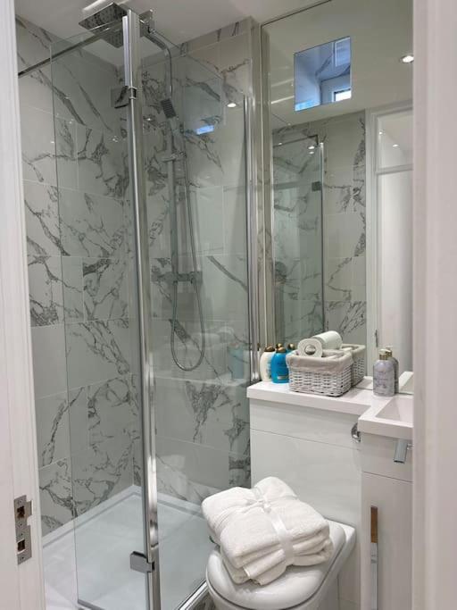 Stylish, Smart & Fun 4 Bed Home 런던 외부 사진