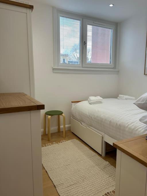 Stylish, Smart & Fun 4 Bed Home 런던 외부 사진