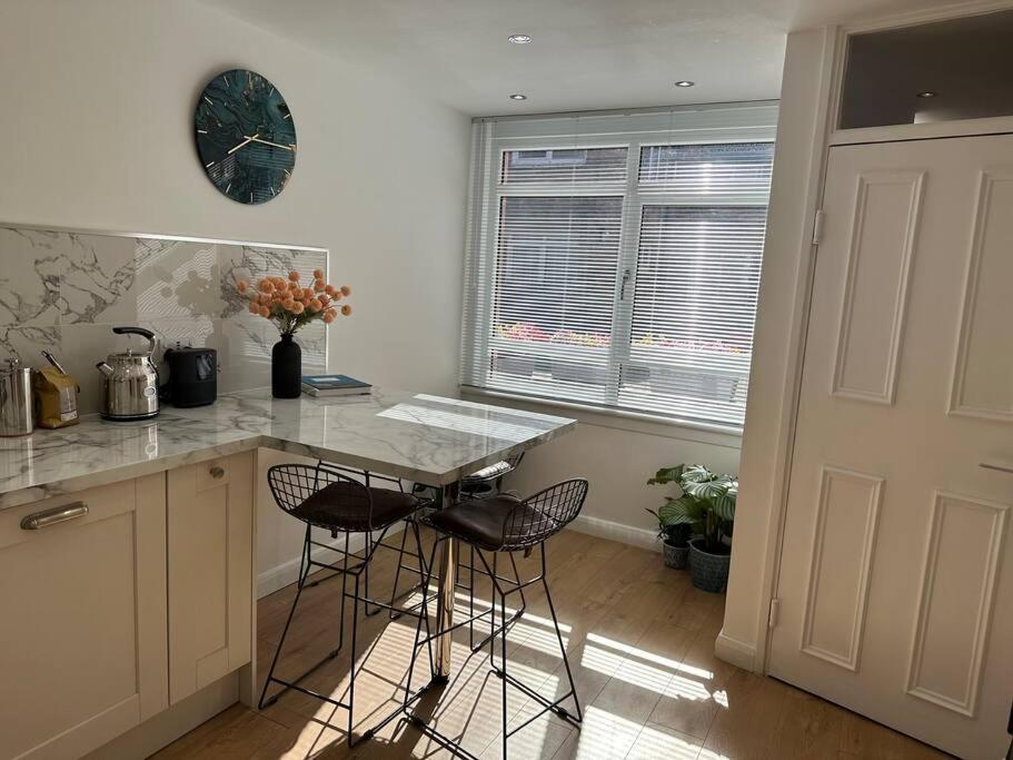 Stylish, Smart & Fun 4 Bed Home 런던 외부 사진